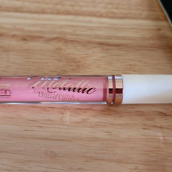 Make up case w/ free gift - Picture 9 of 9